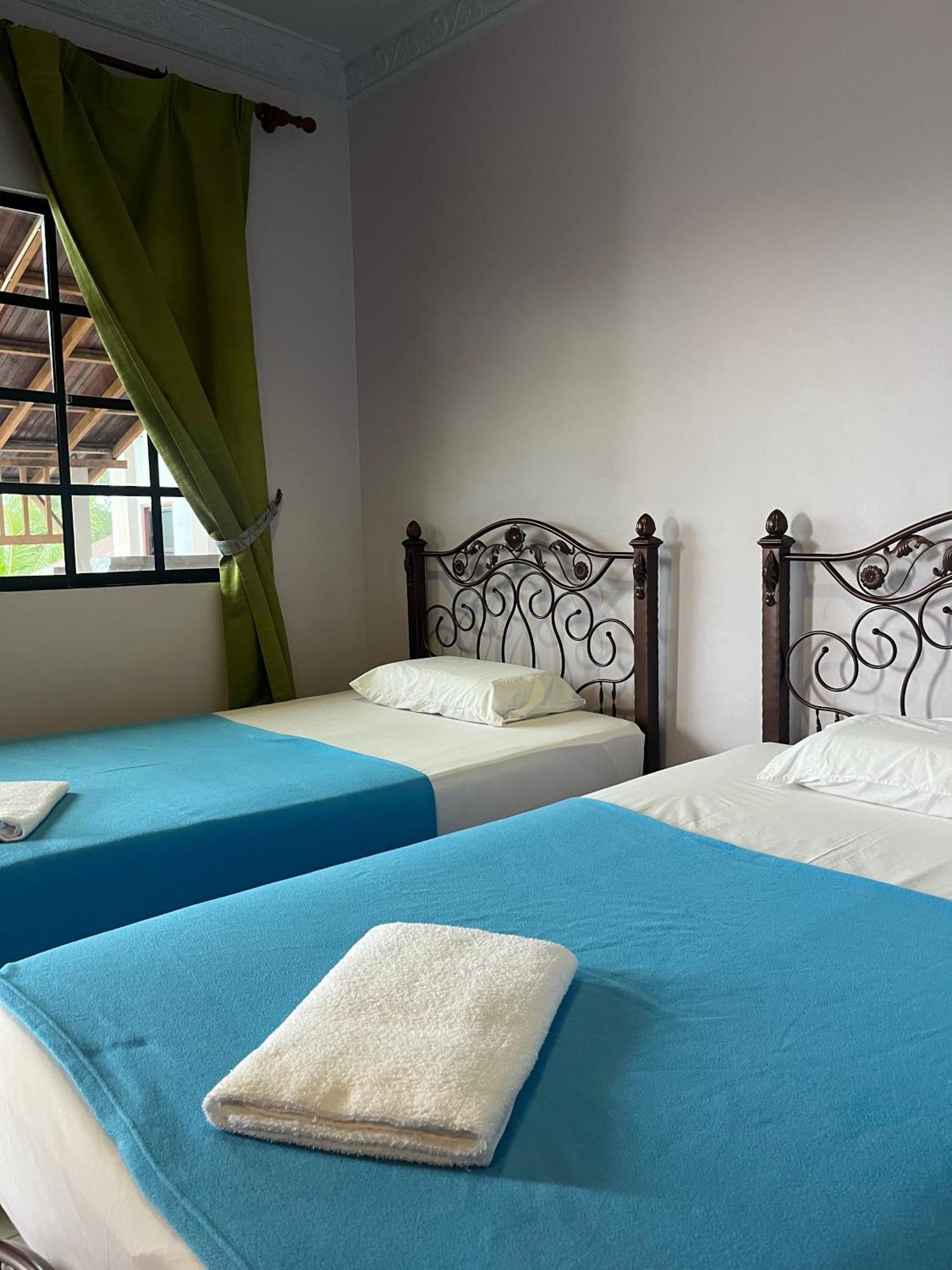 Kanza Beach Inn Marang Esterno foto